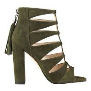 NWT Box size 8 Marc Fisher “Hindera” open-toe caged sandals in olive green suede